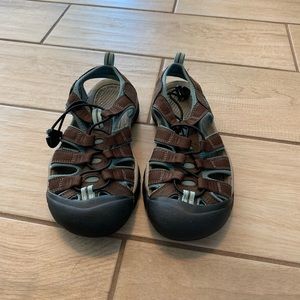 Women’s keen sandals size 8.5 never worn